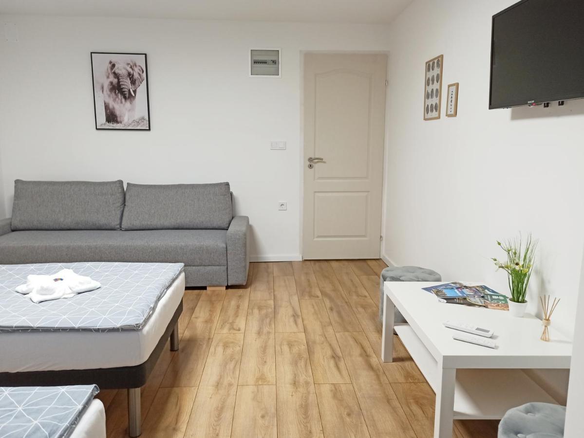 Grafit Apartmanok Хайдунанаш Экстерьер фото